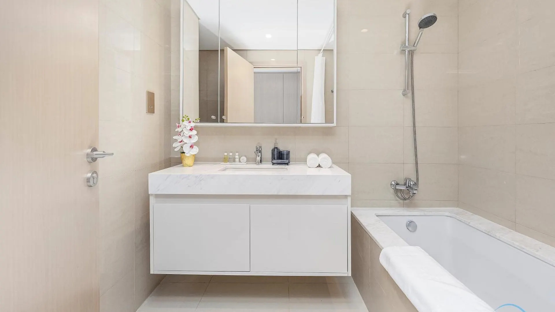 Apartment Luxurious 3Br With Burj Khalifa View, Downtown Dubai By Deluxe Holiday Homes